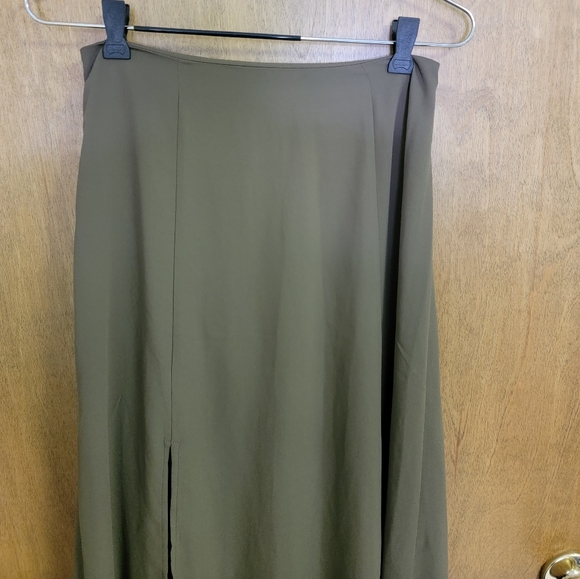 Forever 21 Maxi Skirt with Side Slit - Picture 4 of 5